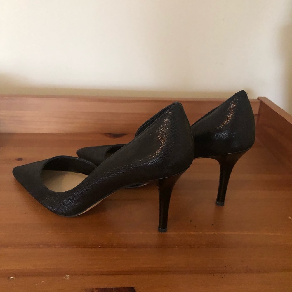 Ella Black Wavy Pumps - White House Black Market size 7.5